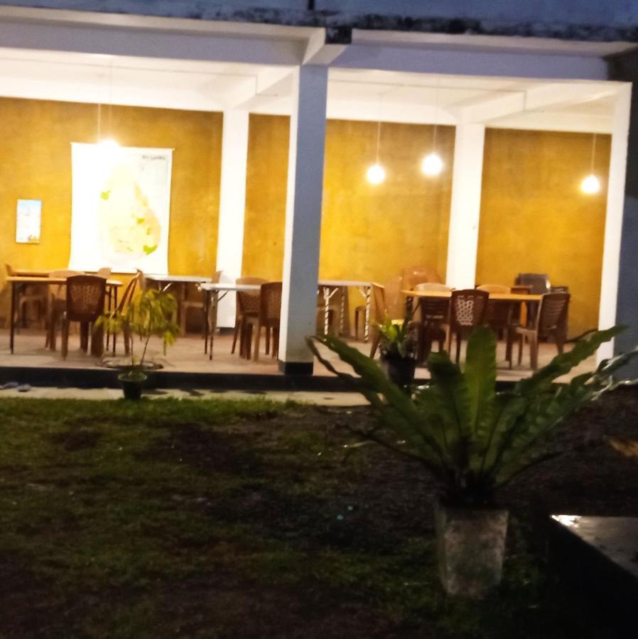 River Side & Swimming Pool Bed & Breakfast Udawalawe Bagian luar foto