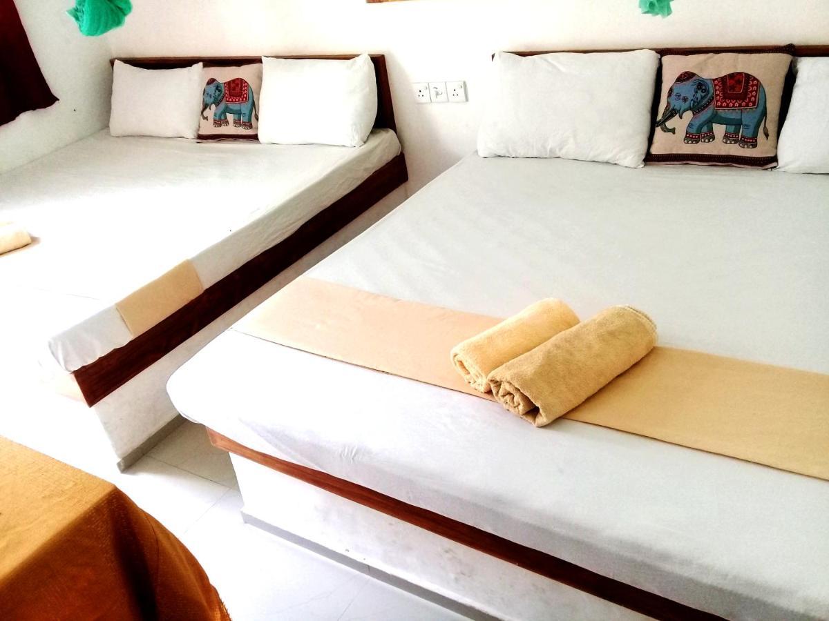 River Side & Swimming Pool Bed & Breakfast Udawalawe Bagian luar foto