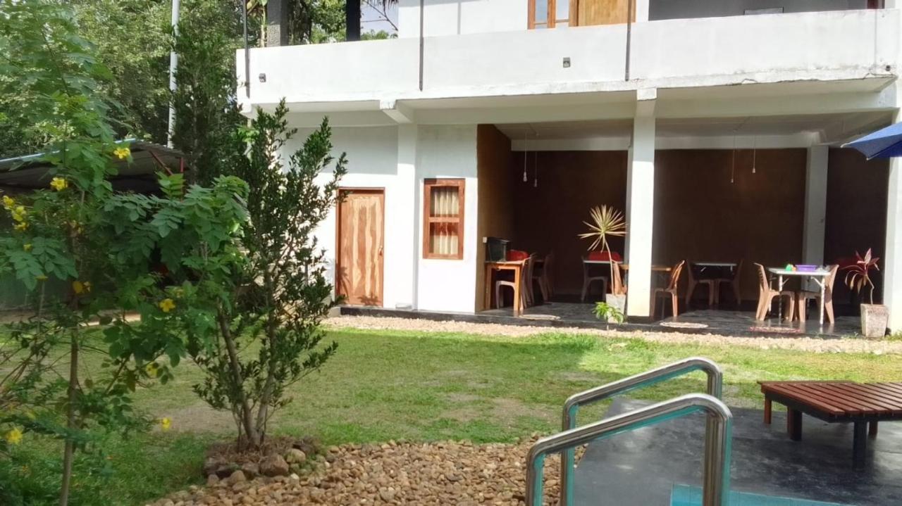 River Side & Swimming Pool Bed & Breakfast Udawalawe Bagian luar foto