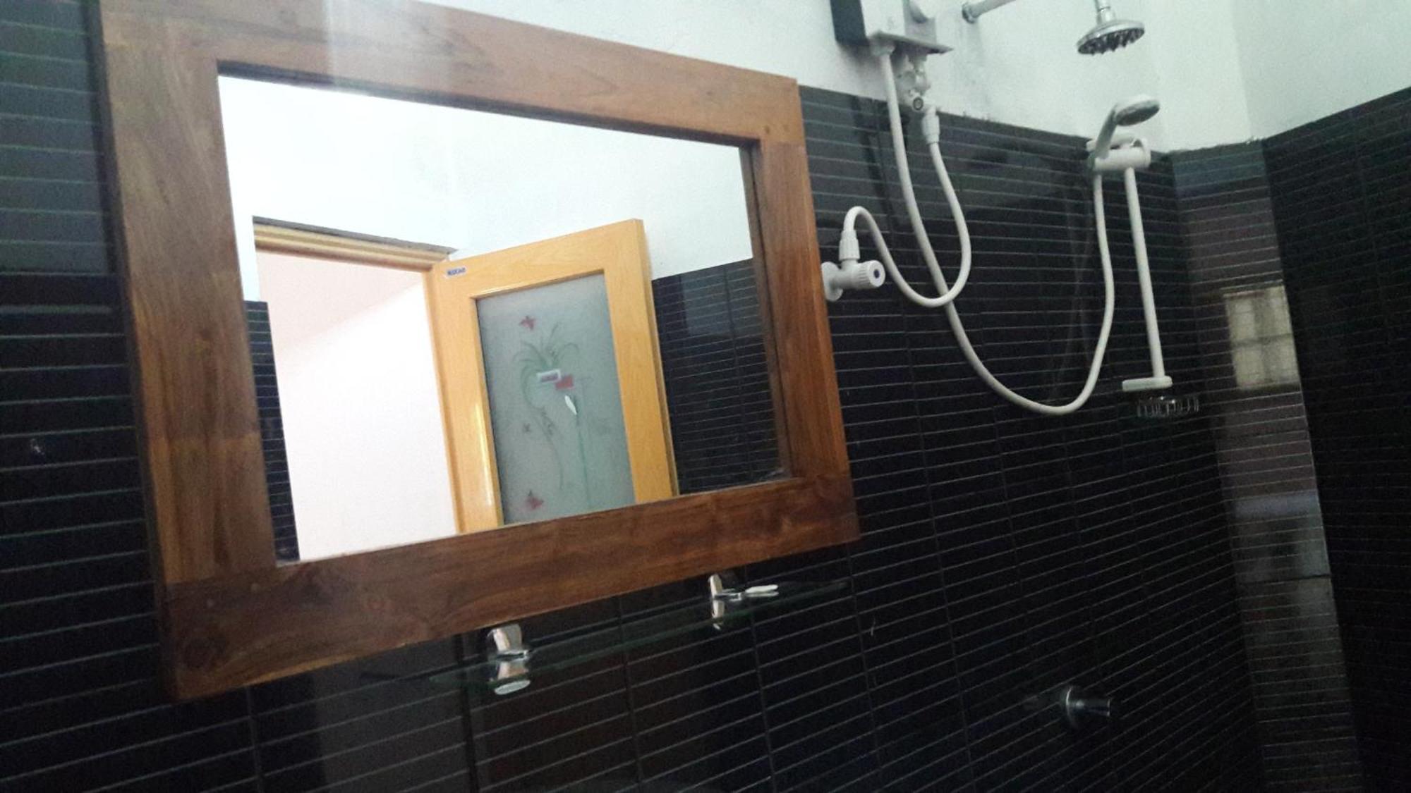 River Side & Swimming Pool Bed & Breakfast Udawalawe Bagian luar foto