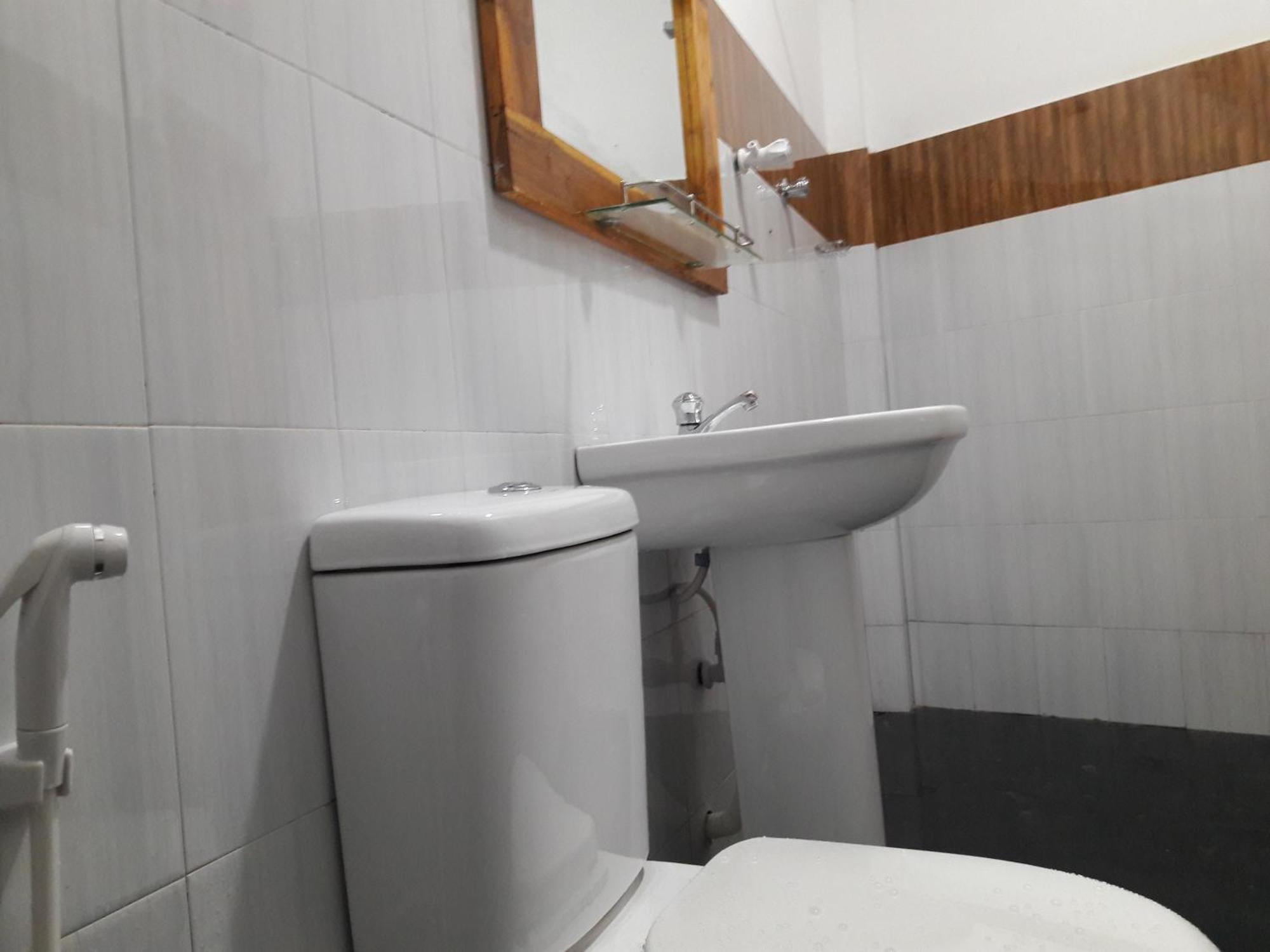 River Side & Swimming Pool Bed & Breakfast Udawalawe Bagian luar foto