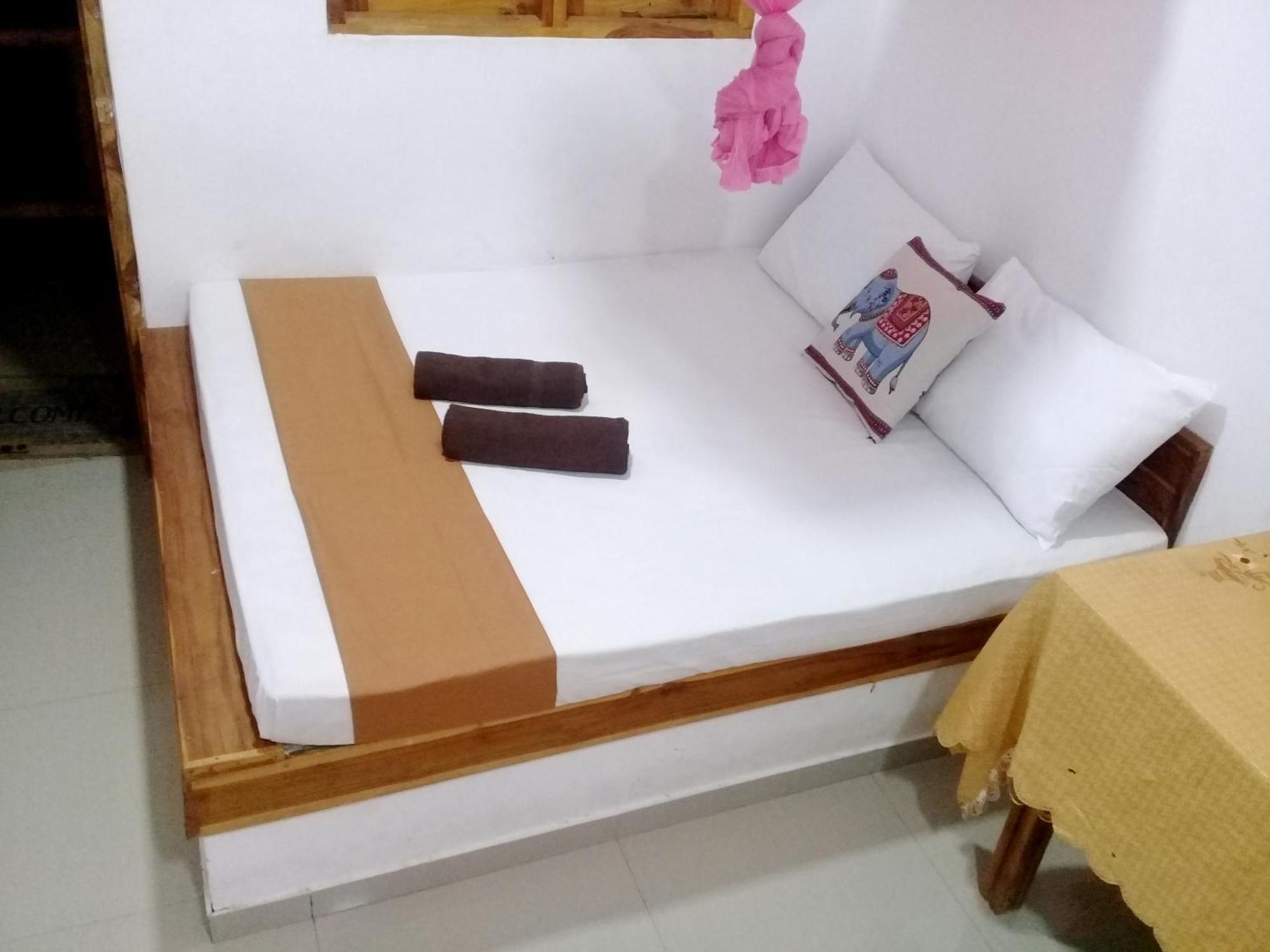 River Side & Swimming Pool Bed & Breakfast Udawalawe Bagian luar foto